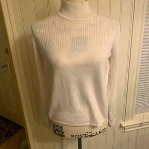 Amanda Smith mock turtleneck short waist crop sweater . Acrylic. Pretty detail S